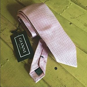 NWT GIANNI ITALY BRAND 💯% SILK TIE PINK WHITE